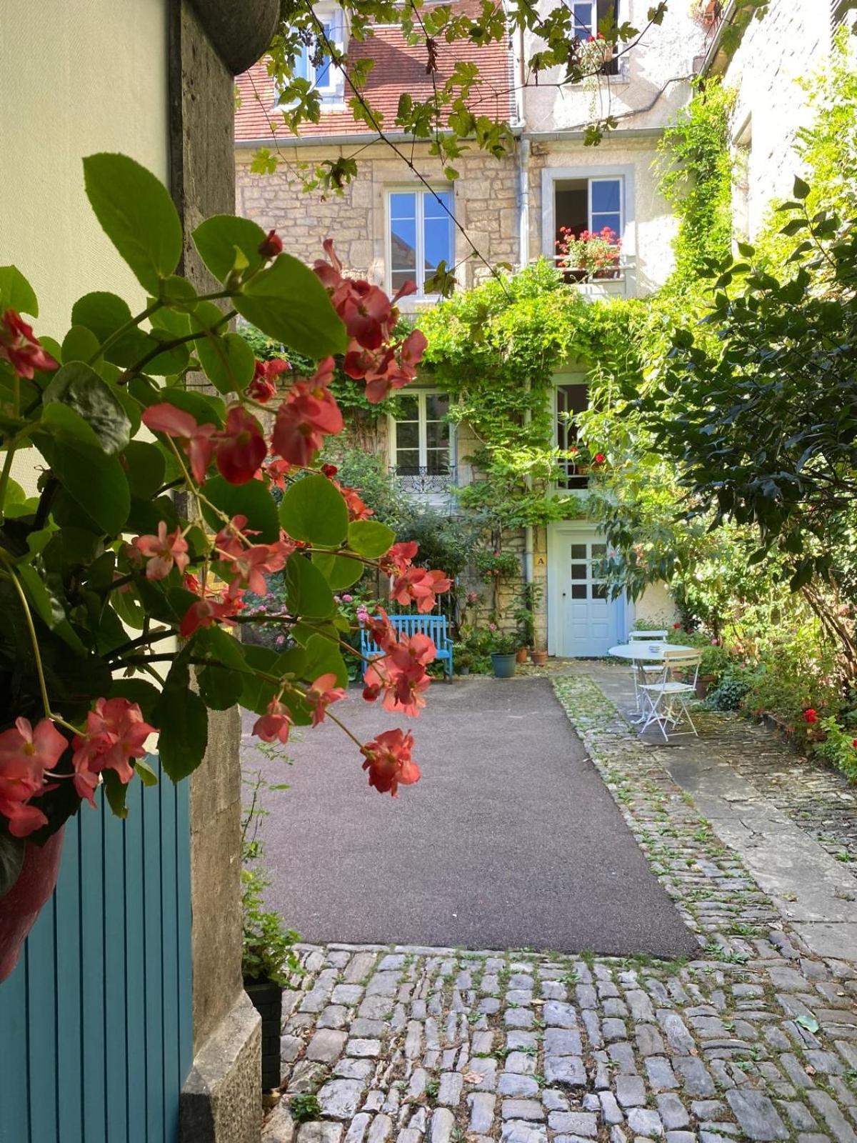 Besancon: Charmant Duplex Au Pied De La Citadelle Exterior photo