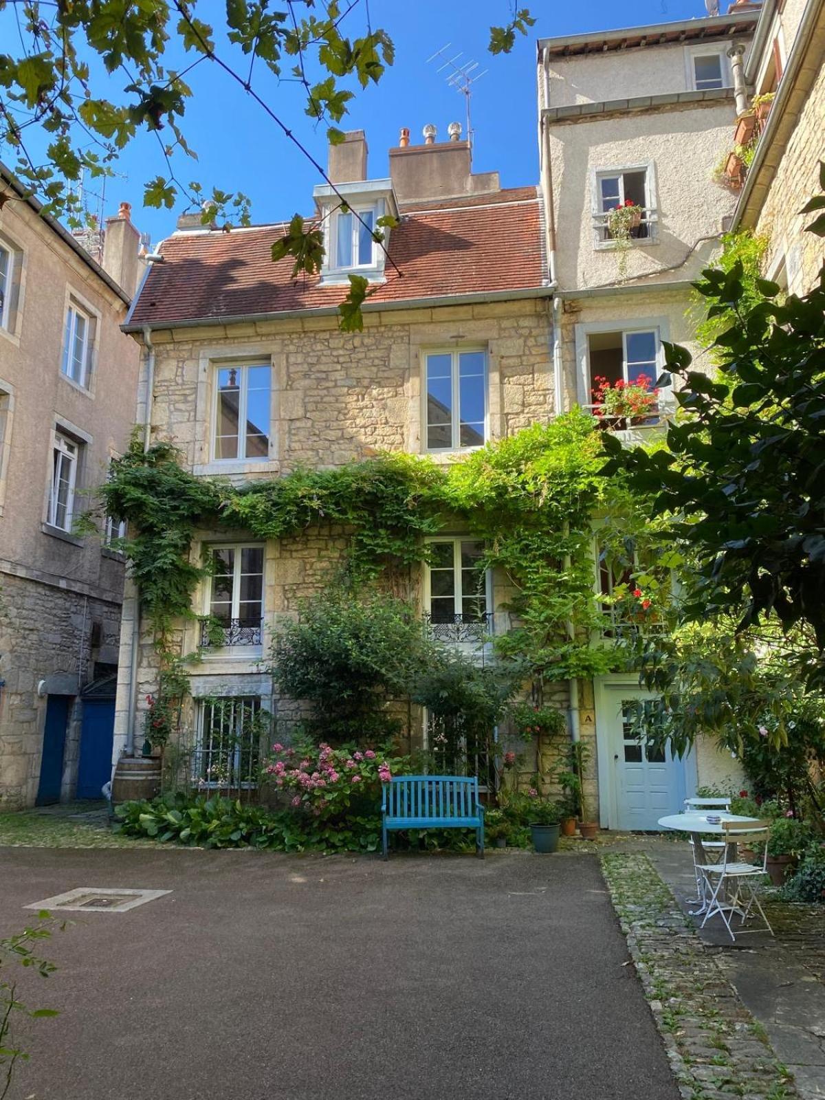 Besancon: Charmant Duplex Au Pied De La Citadelle Exterior photo